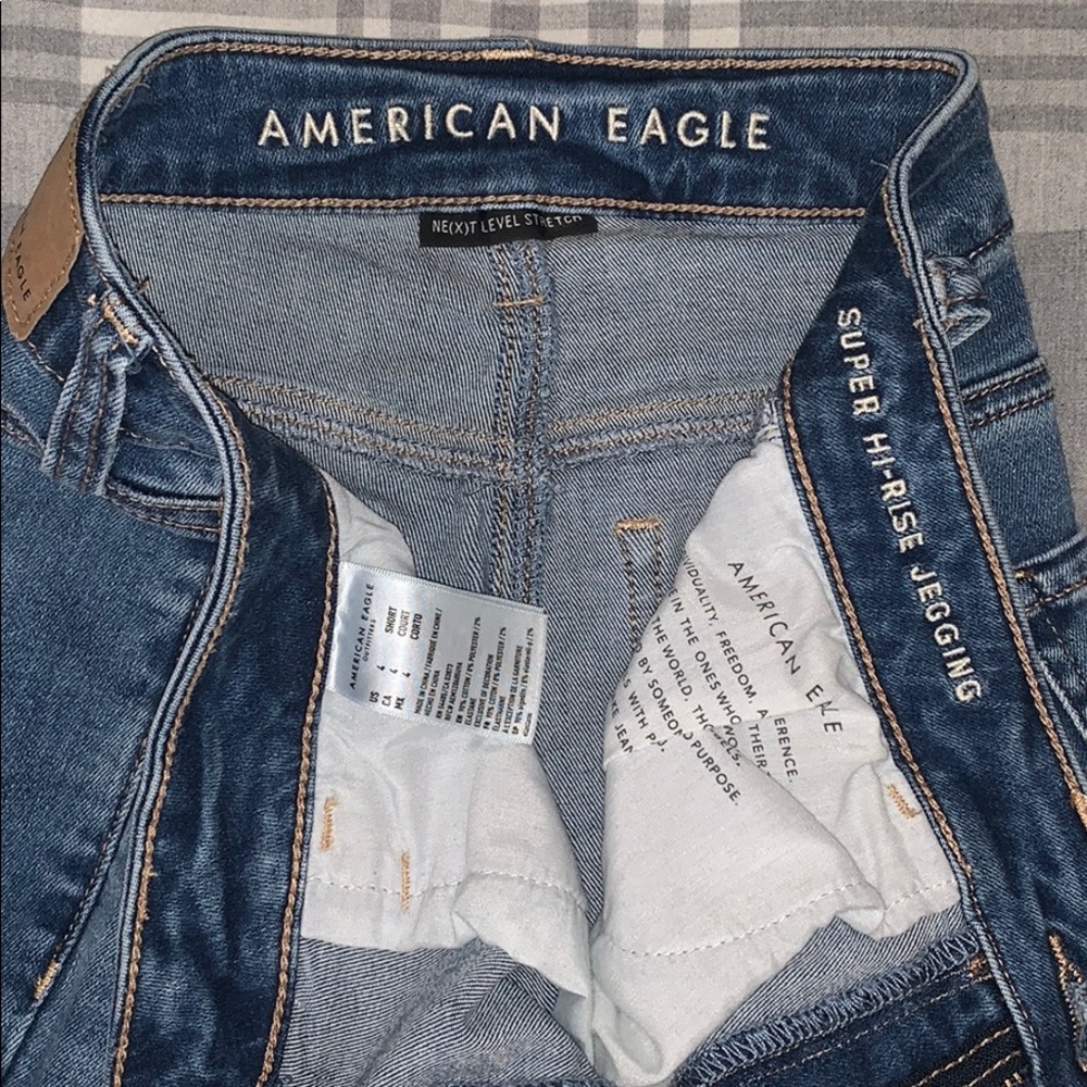 Distressed Super Hi-Rise Jegging - Picture 3 of 6